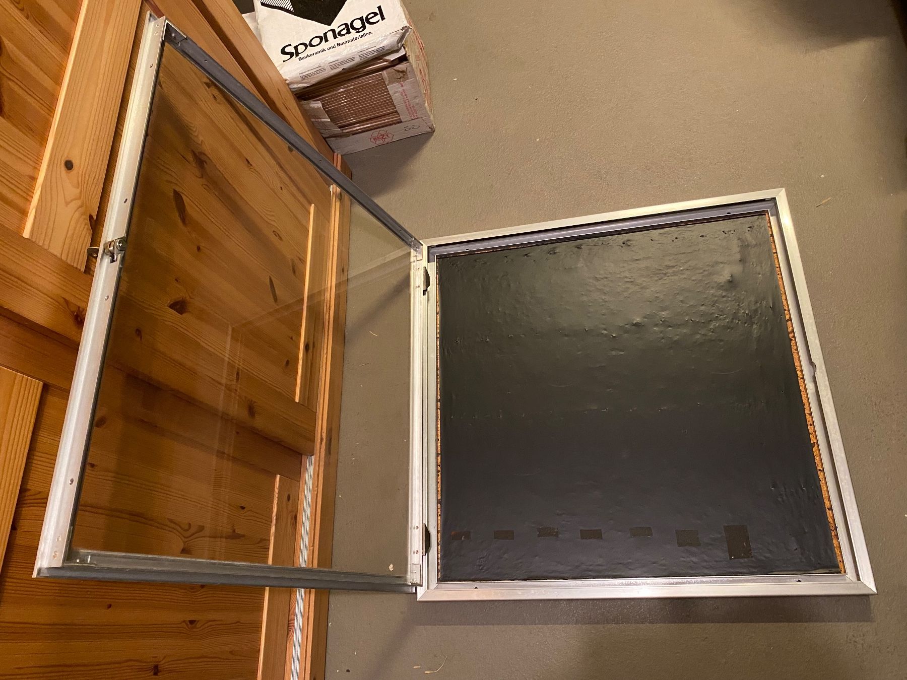 Vetrine: Abschliessbare Vitrine  Schaukasten – Usato da Vilters venduto da Zwaergli13 2