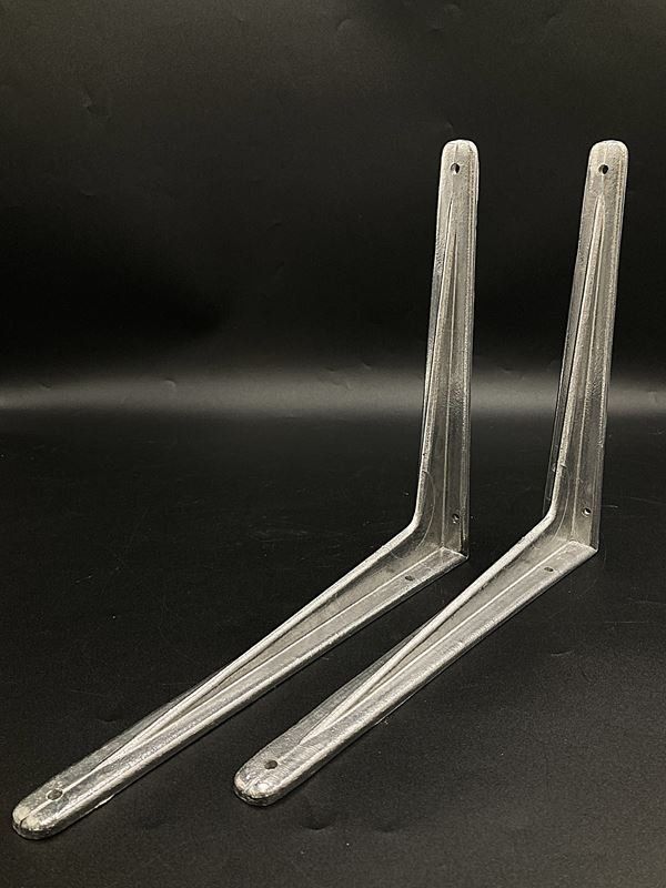 Regale: Winkel-Eisen | ca. 25x30 cm | Silber | 2 Stk. – Gebraucht aus Wittenbach von Restwert_St-Gallen