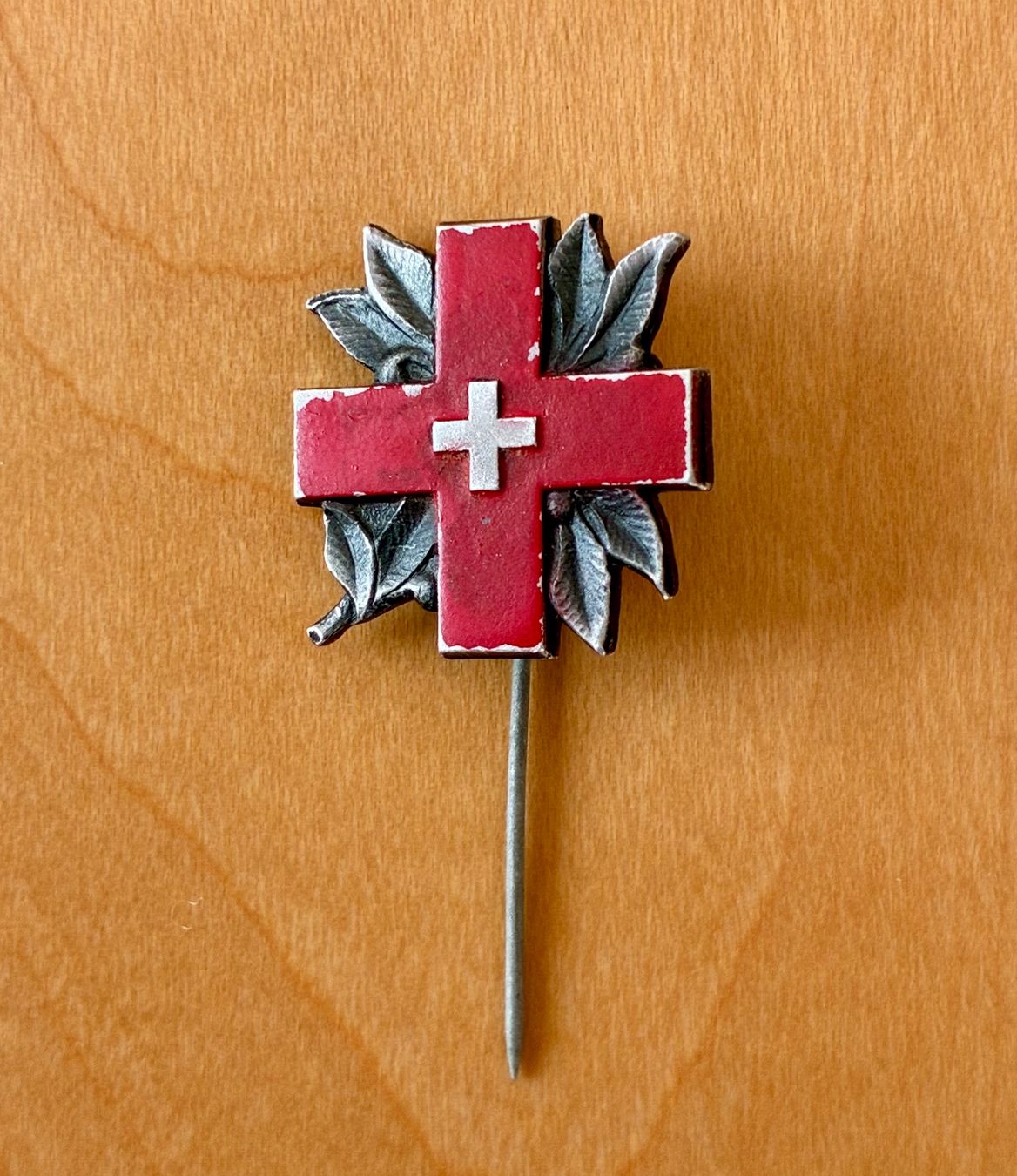Placchette & Badge: Historische Anstecknadel IKRK 1945 – Usato da Altdorf UR venduto da Arnold510
