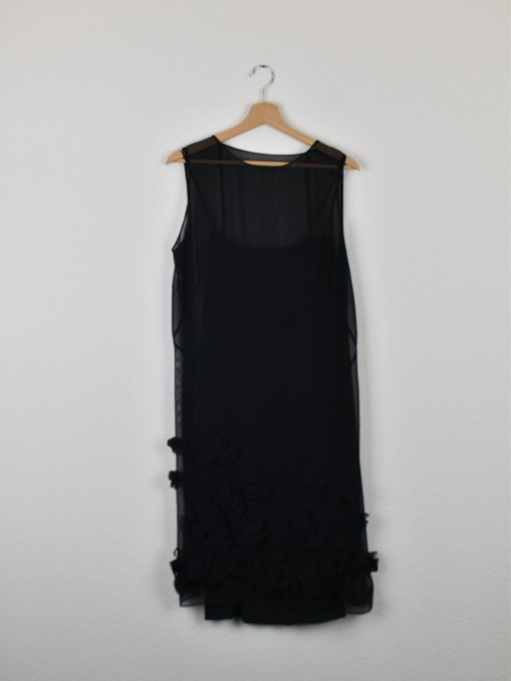 Akris Vestiti: Akris Kleid, Gr.42, schwarz mit Stoffblüten – Usato da Nürensdorf venduto da 2ND_STORY