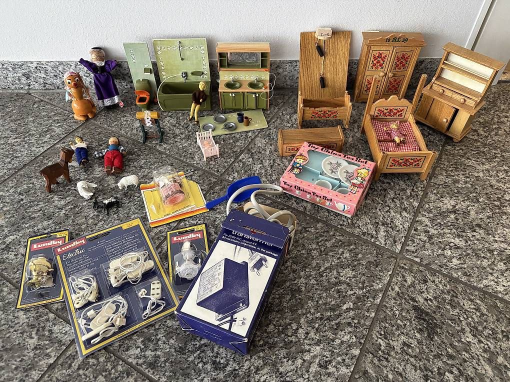 Case e mobili per bambole: Puppenhaus mit Zubehör – Usato da St. Gallen venduto da chr_nj9b 2