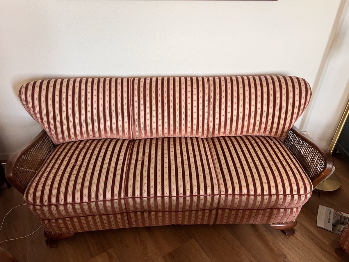 Divani: Sofa, 2 Sessel und Couchtisch Nussbaum mit Intarsien – Usato da Luzern venduto da masch65 2