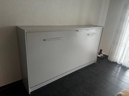 Klappbett mit Bettinhalt