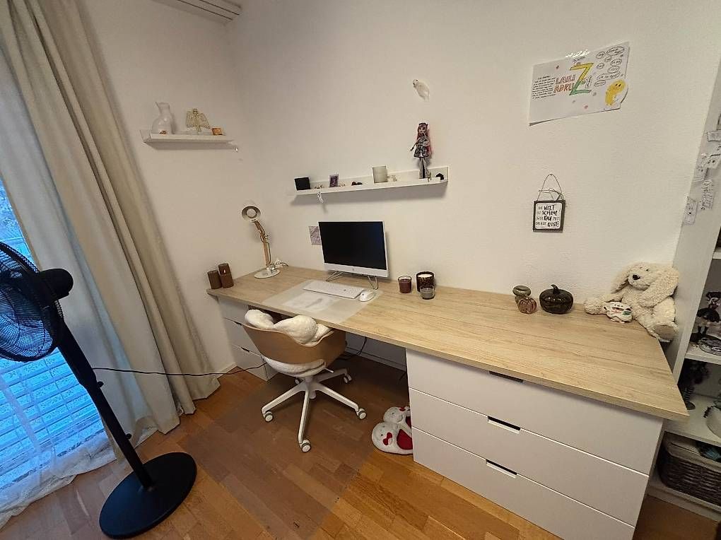 Schreibtische: Schreibtisch von IKEA – Gebraucht aus Bischofszell von sirrobi84 1