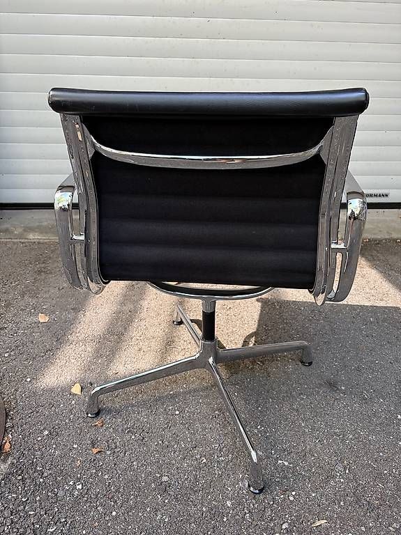 Sedie: 12 Stk. Eames EA 107 Bürosthul Vitra schwarz – Usato da Thun venduto da loria100 1