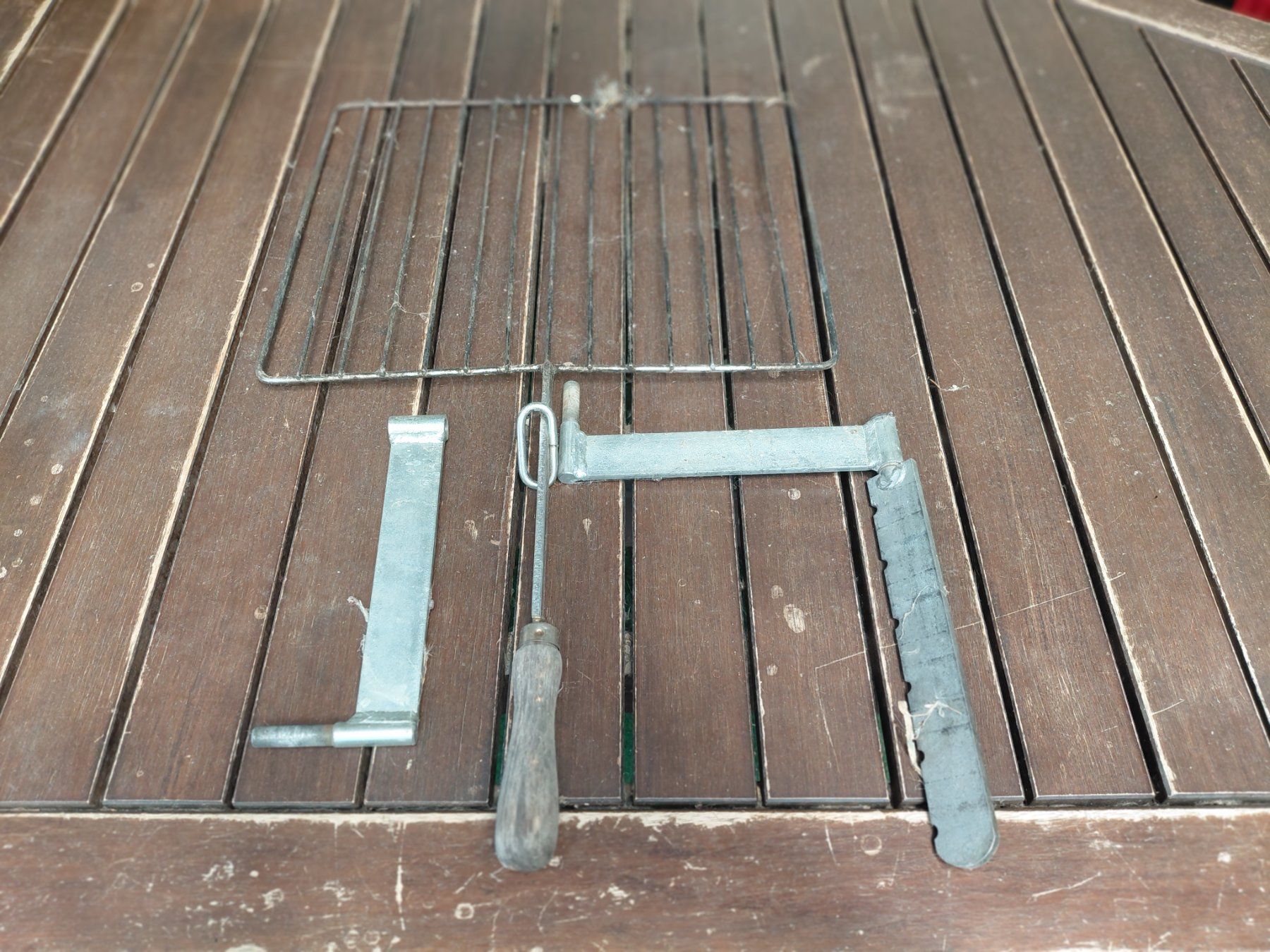 Grills: Grillrost mit Schwenkarm – Gebraucht aus Bonstetten von Onkilo