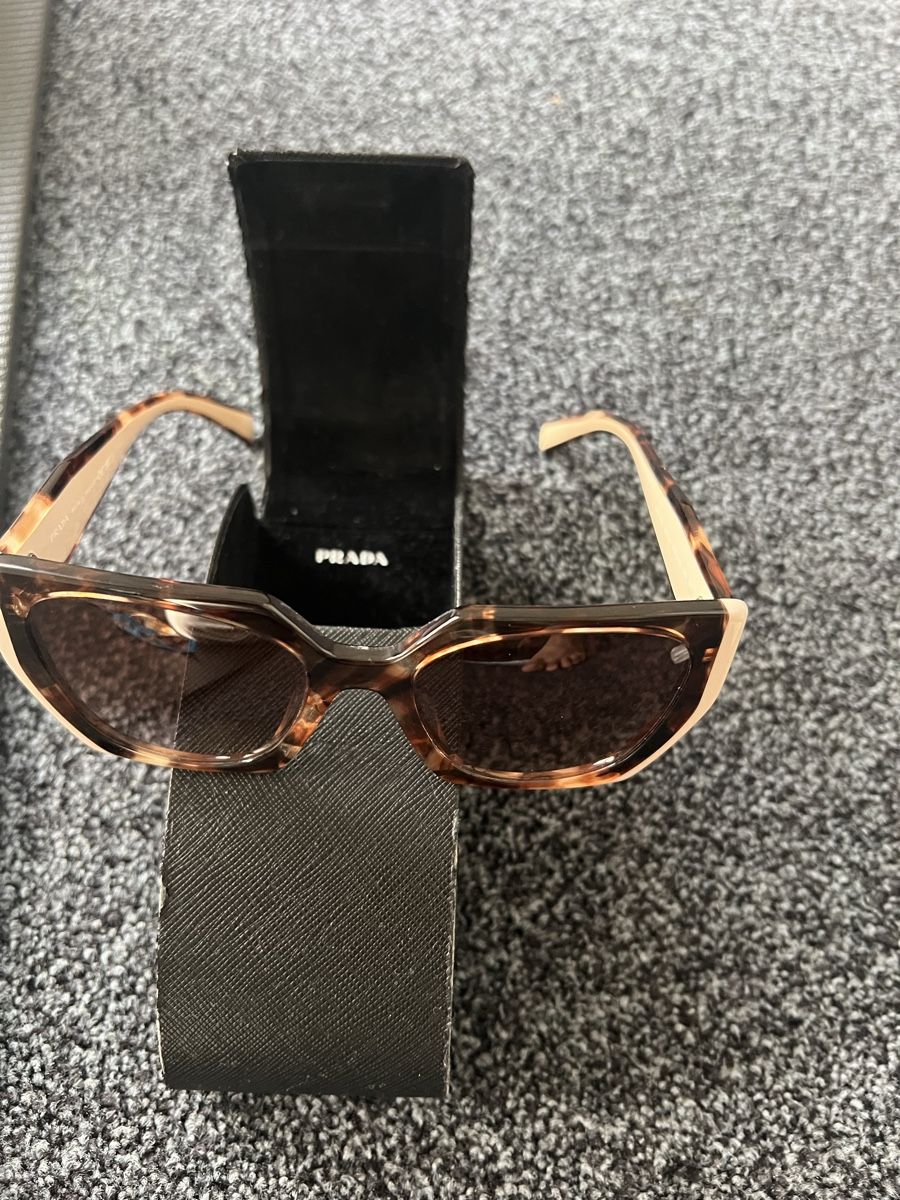 Prada Occhiali & Lenti: Prada sunglasses size 54 – Usato da Baar venduto da kri_m7t2 2