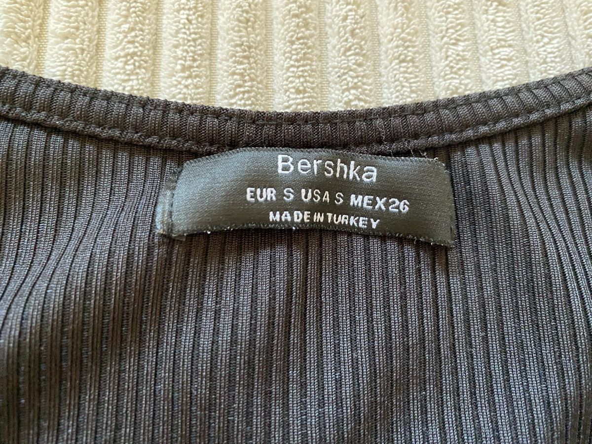 Bershka Maglioni & Felpe: Bershka Sweatshirt Pullover Oberteil gerippt Schwarz Gr. S – Usato da Langnau am Albis venduto da cynthia.jolene 2