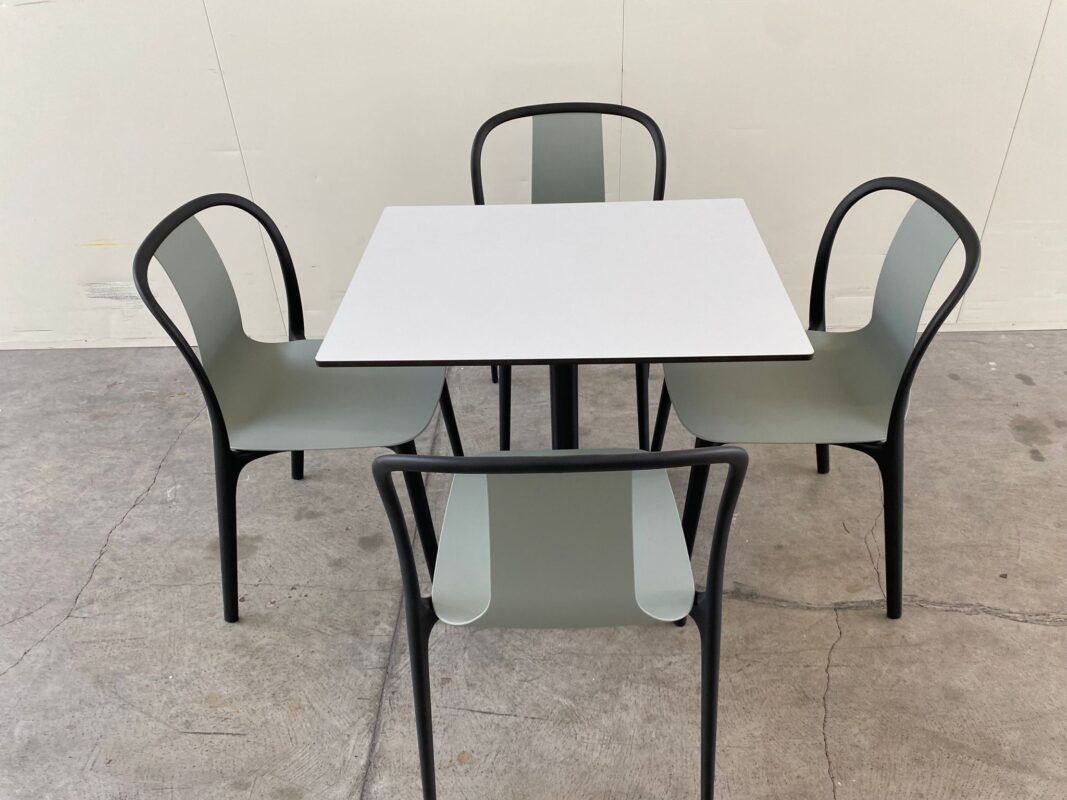 Tischset: Bistro Tisch und Stühle von Vitra – Gebraucht aus St. Gallen von MSMoebelhandel 3