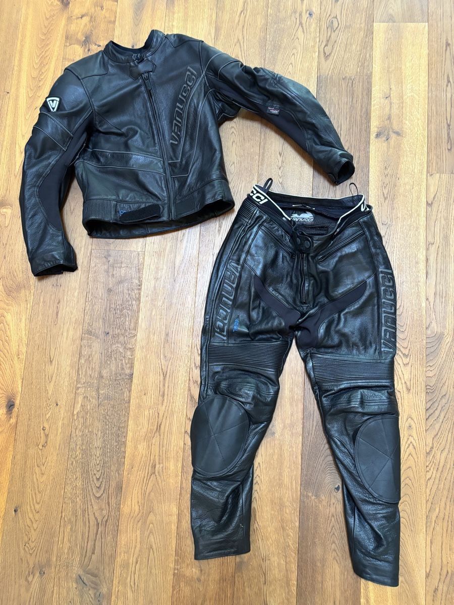 Vanucci Lotti di vestiti: Vanucci Motorrad Lederkombi Damen, Grösse M  – Usato da Büren an der Aare venduto da Nikito2001