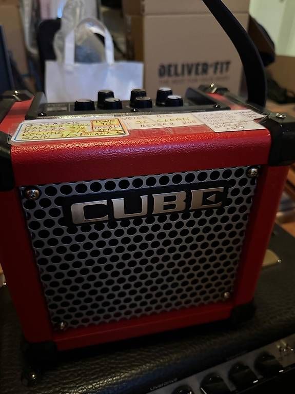 Amplificatori: Amplificateur BOSS Micro Cube – Usato da Vessy venduto da oeu_s6nj