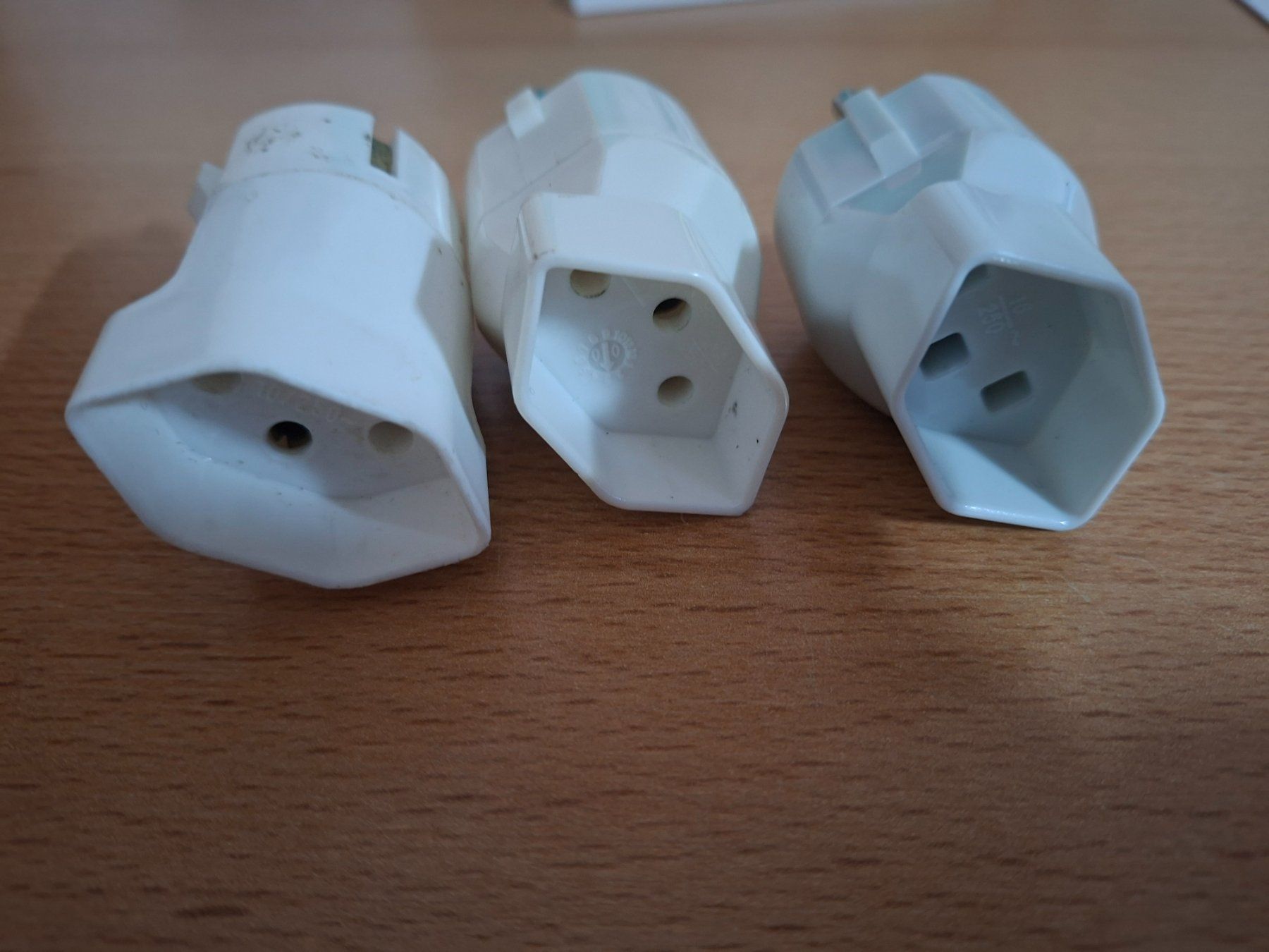 Lecteurs & Adaptateurs: 3 Stecker Adapter – D'occasion à Felben-Wellhausen par Ruediz 1
