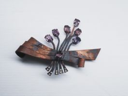 Vintage Brosche Blumenstrauss Amethyst-Strass Schleife
