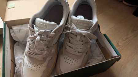 Lacoste sneakers unisex white