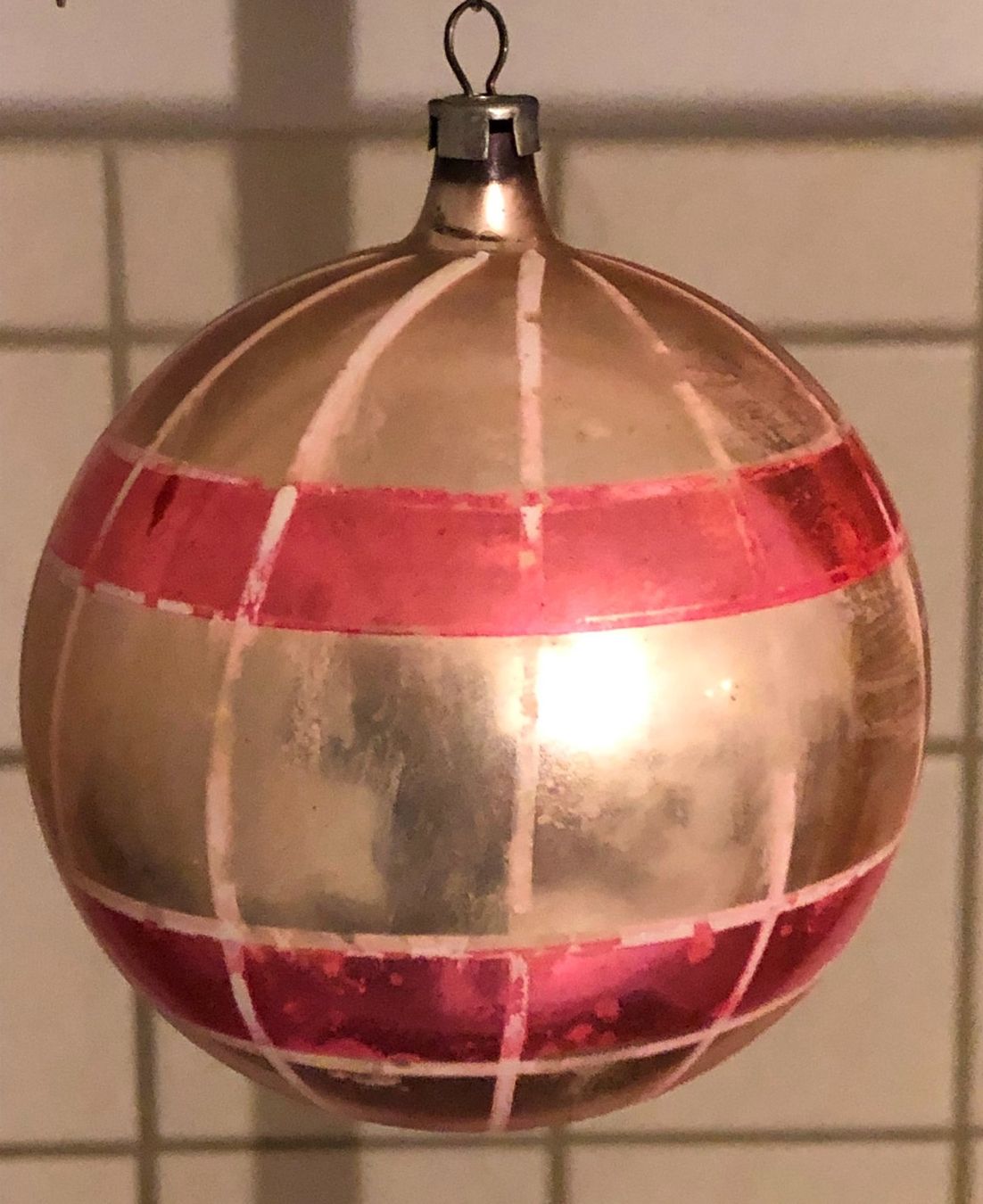 Alle Dekorationen: Antike, schöne Weihnachtskugel, pink gestreift – Gebraucht aus Gossau/ZH von amazonas66