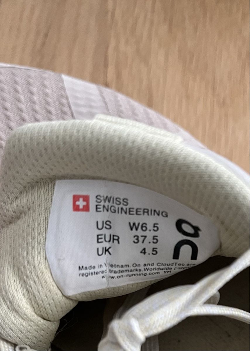 On Scarpe da donna: On Cloud Schuhe, Sneakers Gr. 37.5 – Usato da Sax venduto da _Kornblume_ 1