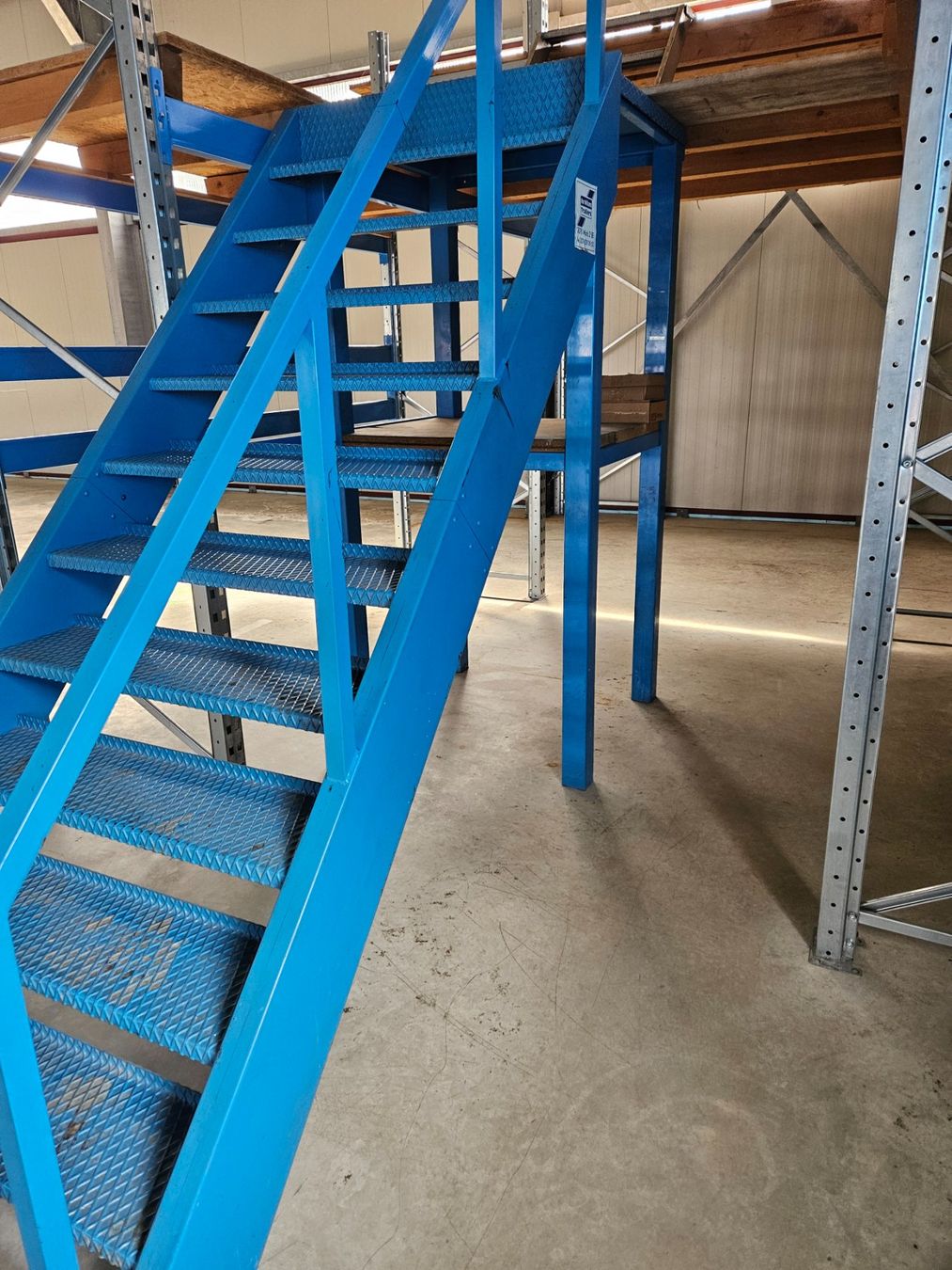 Treppen: Starke metall Treppe mit podest – Gebraucht aus Recherswil von hubelmatt 1