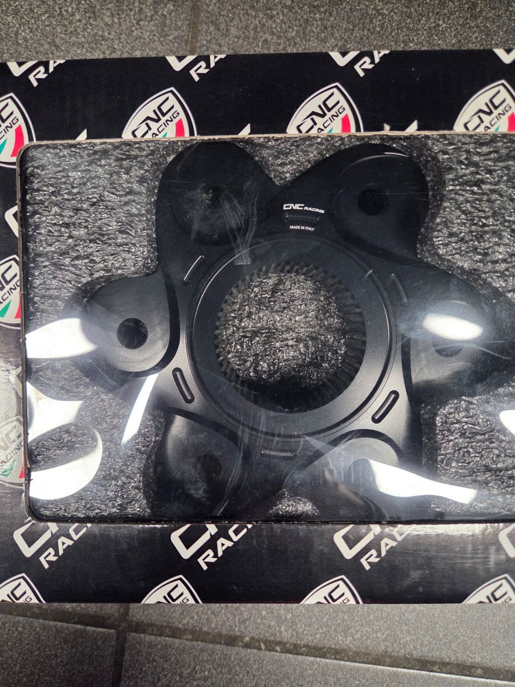 Ducati Tutti i ricambio per moto: CNC Hinterrad Flansch für Ducati – Nuovo e nell'imballaggio originale da Frauenfeld venduto da Moto77_AG 2