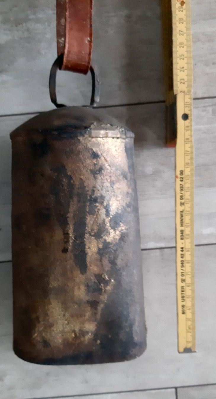 Campanacci mucche: Schöne Glocke mit Lederriemen – Usato da Tagelswangen venduto da BrigittaC01 1