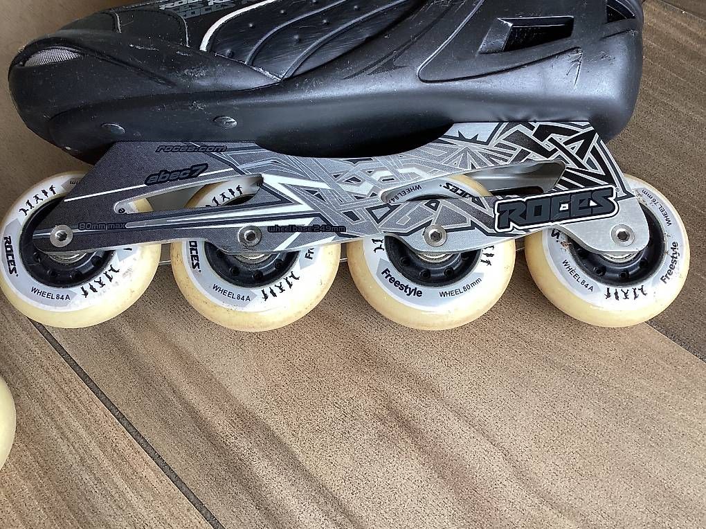 Pattini in linea & Pattini a rotelle: 2 paires de Roller – Usato da Corsier sur vevey venduto da Hitu 1