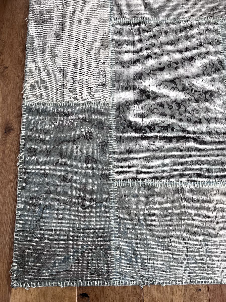 Teppiche: remade. Design-Teppich Patchwork – Gebraucht aus Fraubrunnen von Vpeck