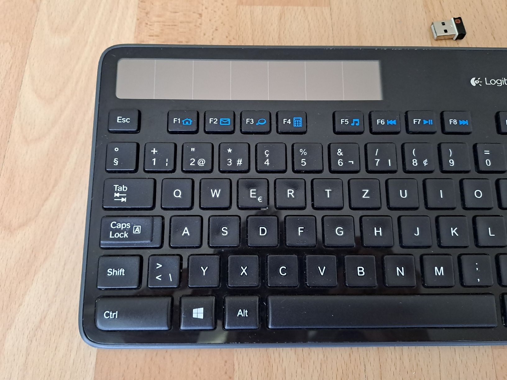 Logitech Tastaturen: Logitech K750 Solar Wireless Tastatur mit Unifying-Receiver – Gebraucht aus Schaffhausen von  1
