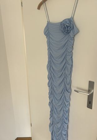 Zara Kleid, hellblau mit Blume, Grösse L, Sommer 🩵