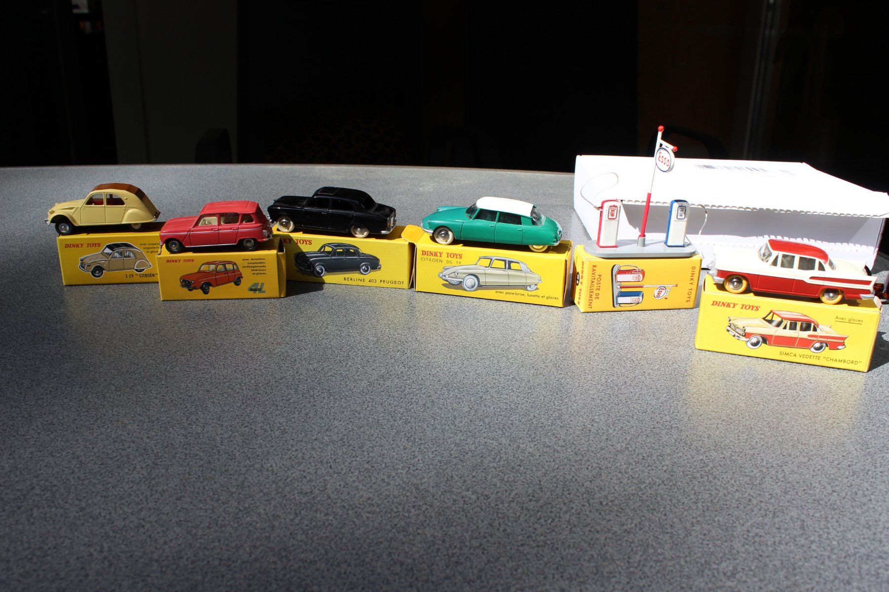 Dinky Toys Modellini d'auto: 5 Dinky und 1 Tankstelle China – Nuovo e nell'imballaggio originale da Gebenstorf venduto da Gomsa0