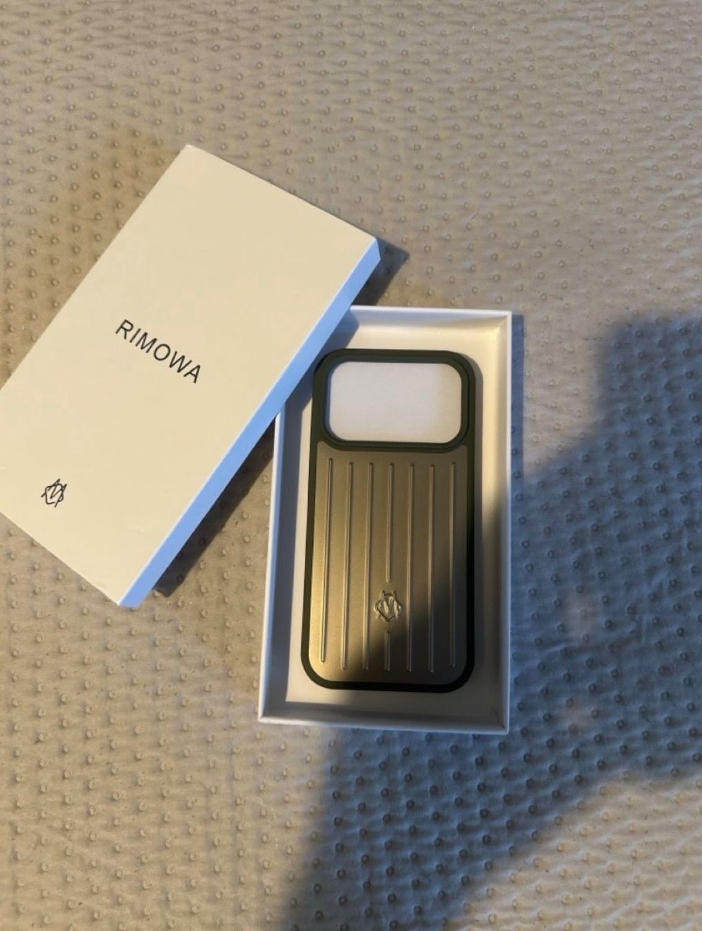 Apple Cover & Protezioni schermo: Case iPhone 17 Pro RIMOWA – Nuovo (secondo la descrizione) da Schötz venduto da sar_8xg7 3