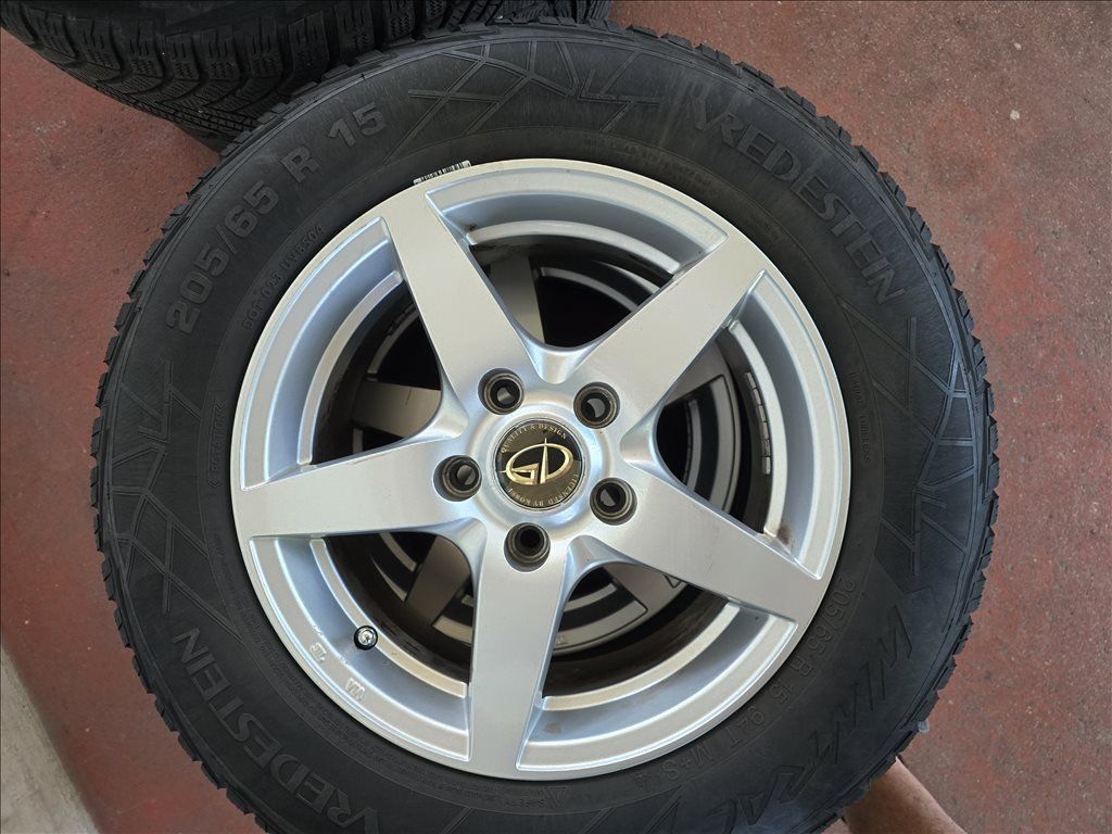 Kia Autos: Kia Carens  III – Gebraucht aus Muri AG von Rimp056 8