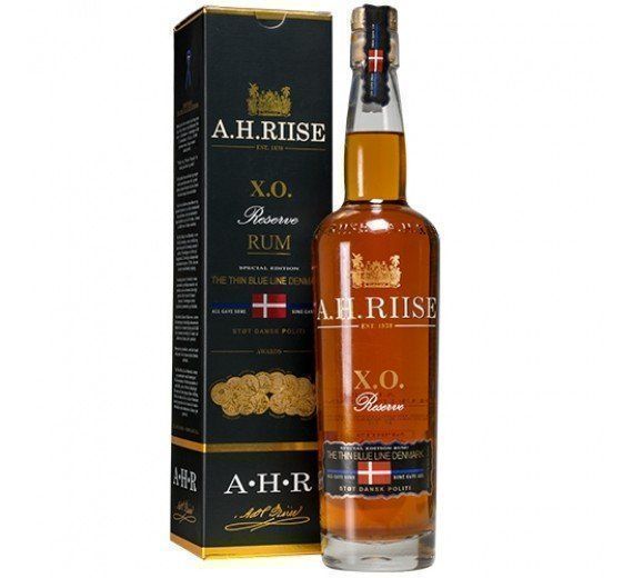 Bevande alcoliche: Ah Riise Thin Blue Line – Nuovo e nell'imballaggio originale da Le Locle venduto da drinkshop