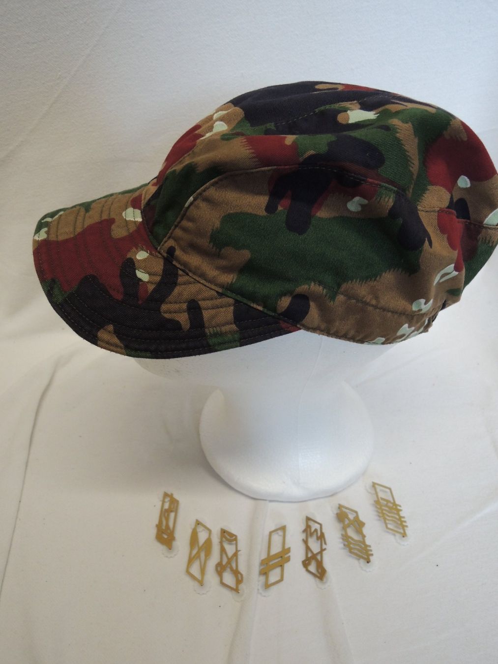 Schweizer Armee Uniformi: Schweizer Armee Mütze mit 7 Abzeichen Twint ok – Nuovo (secondo la descrizione) da Uznach venduto da Othmar52