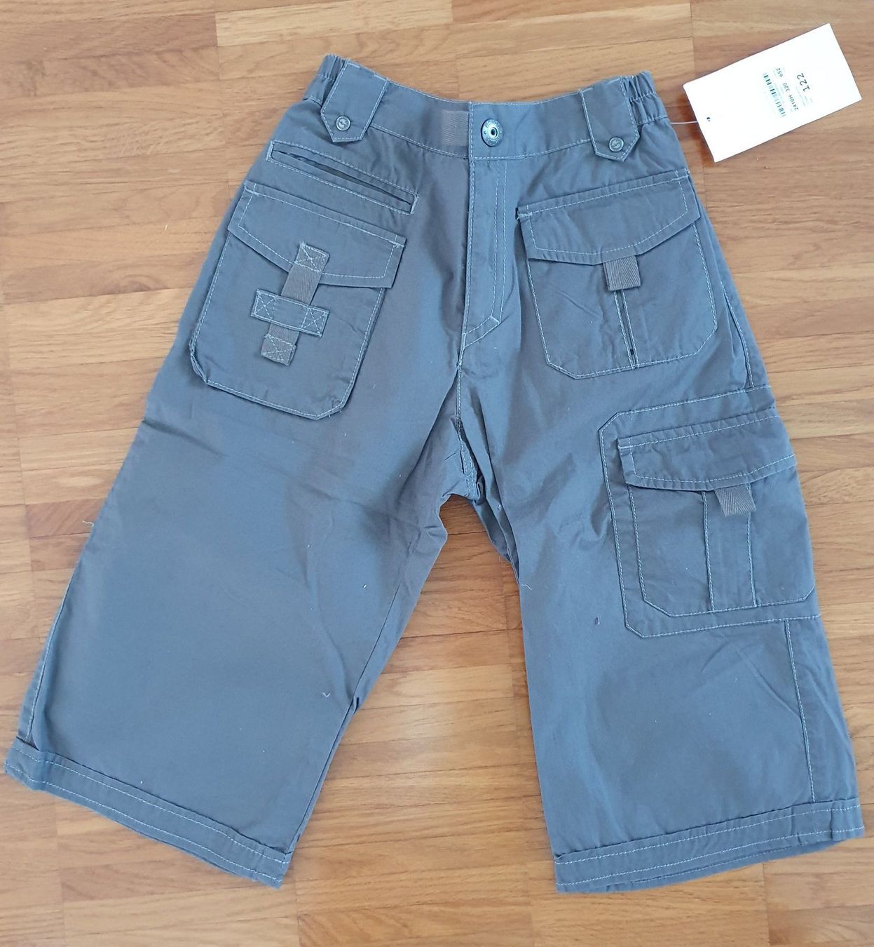 Pantaloni: Kurze Hose NEU Gr.122 – Usato da Zürich venduto da Modnok