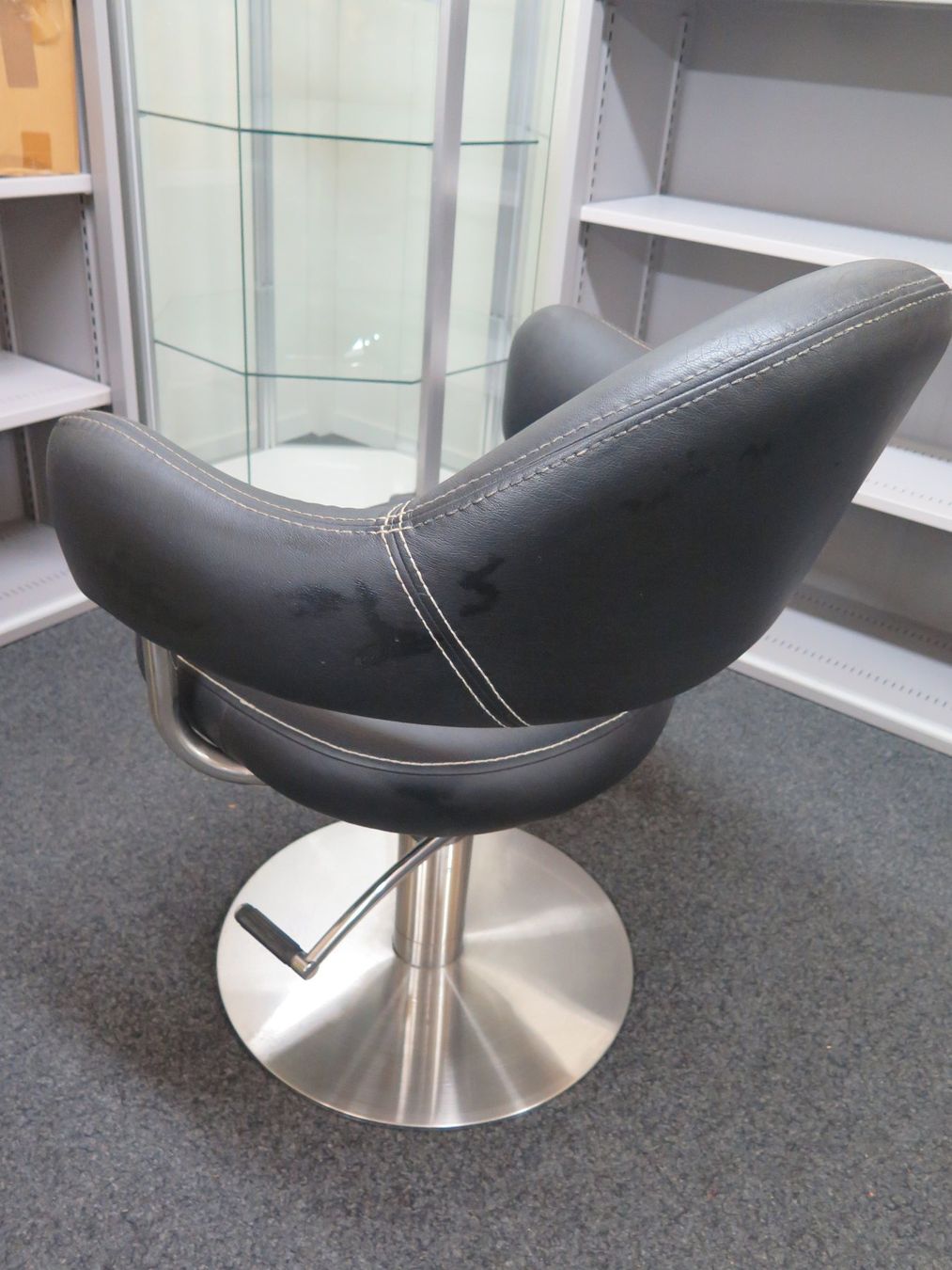 Poltrone: Coiffeurstuhl Gewerbe Salon Sessel – Usato da Rümligen venduto da StefanDerendinger 4