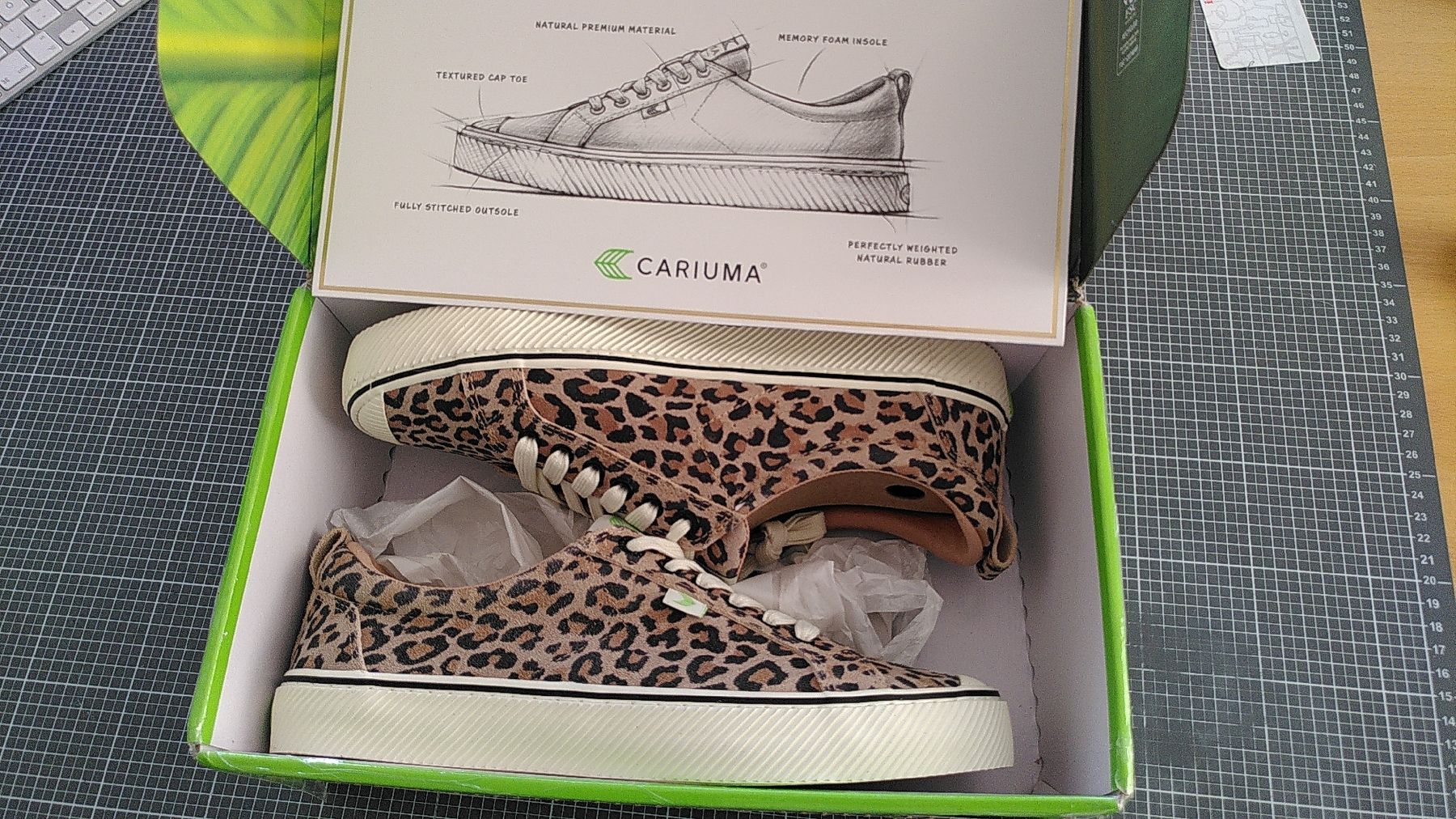 Cariuma Scarpe da uomo: NEU - Cariuma OCA Low Stripe Leopard Print 41.5 – Nuovo e nell'imballaggio originale da Uster venduto da Anali83 5