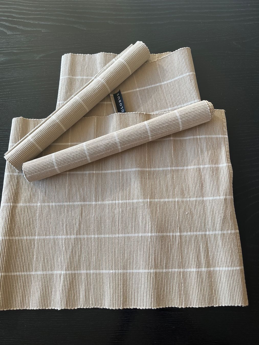 Set di tavolo e panche: 4 Baumwoll Tischsets beige-weiss kariert – Usato da Gasel venduto da mainzerfasnacht