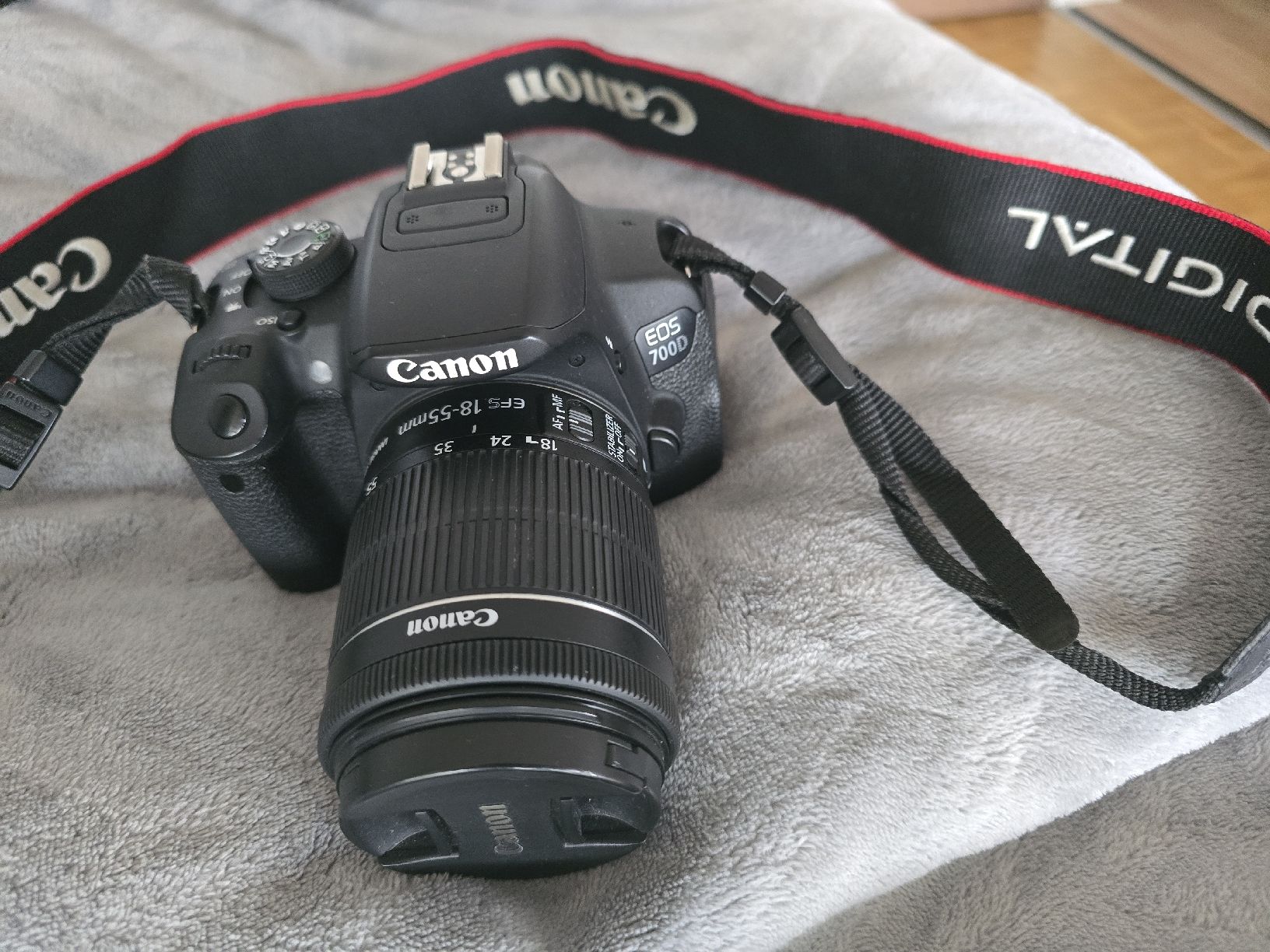 Canon Kamera: Set: Camera EOS700D + 3 Objektiven / neu – Neu (gemäss Beschreibung) aus Wädenswil von sos_6vlx 1