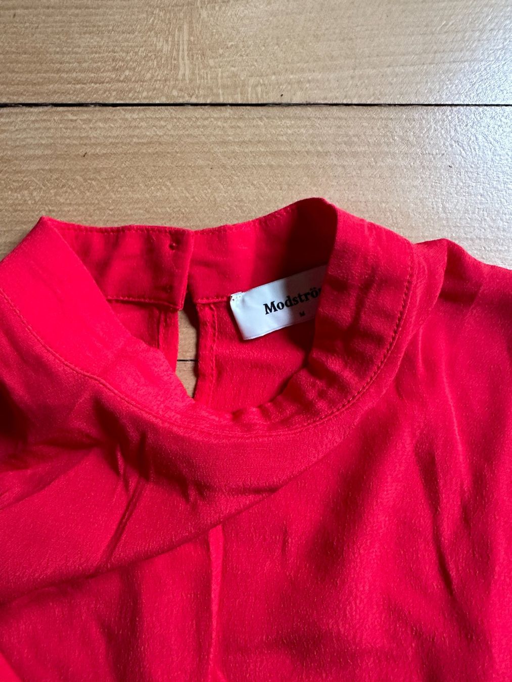 T-Shirts: MODSTRÖM - T-Shirt rot locker M – Gebraucht aus Zürich von Diazaio 3