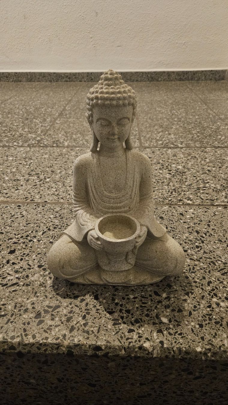 Statuette: Meditierender Buddha mit Kerzenhalter – Usato da Wollerau venduto da mir_5qld