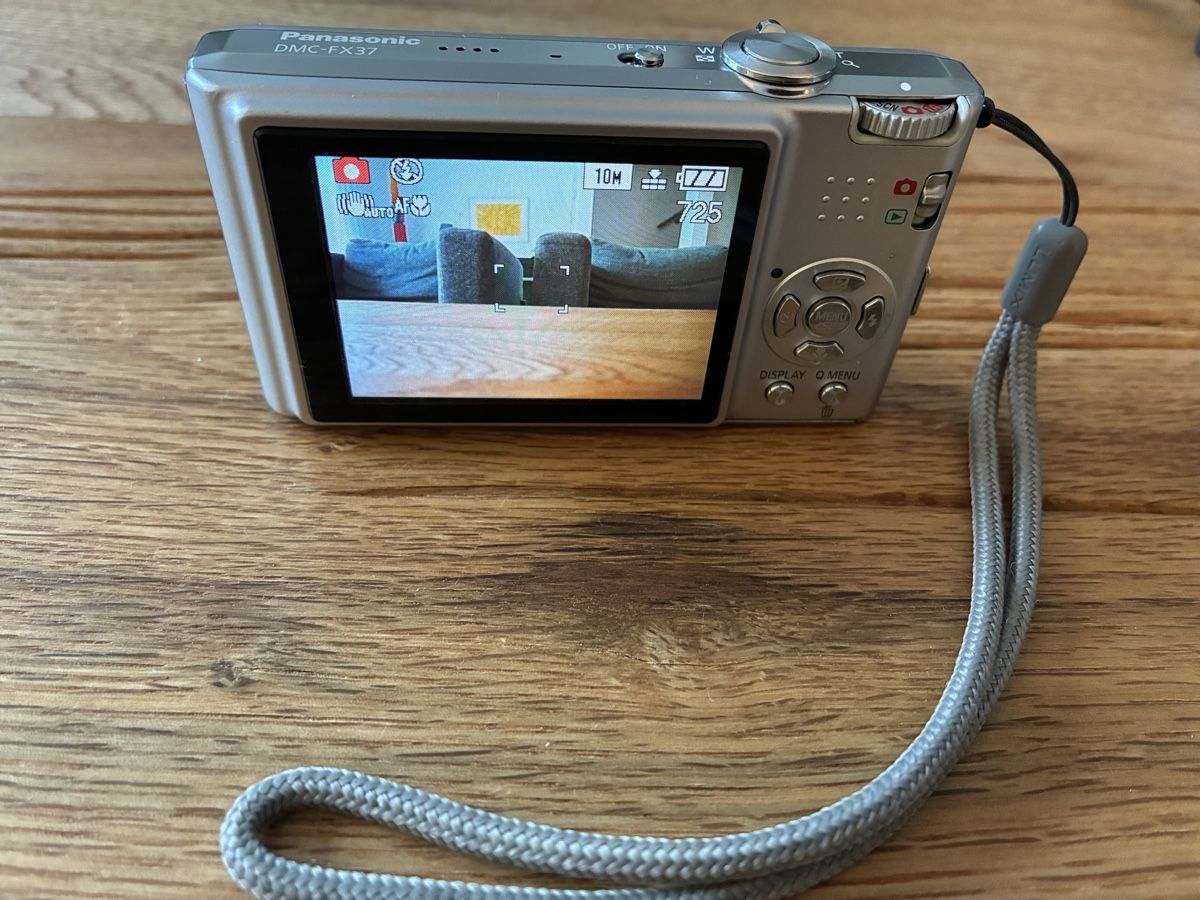 Panasonic Fotocamera: Panasonic Lumix DMC-FX37 – Usato da Brügg BE venduto da neo323 2