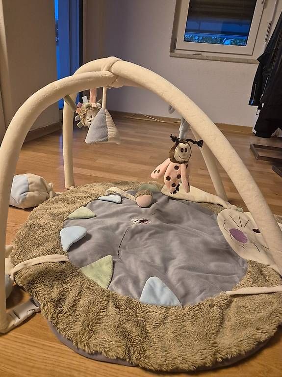 Tapis de jeu: Baby Spieldecke mit Spielbogen – D'occasion à Romanshorn par _Pipa_