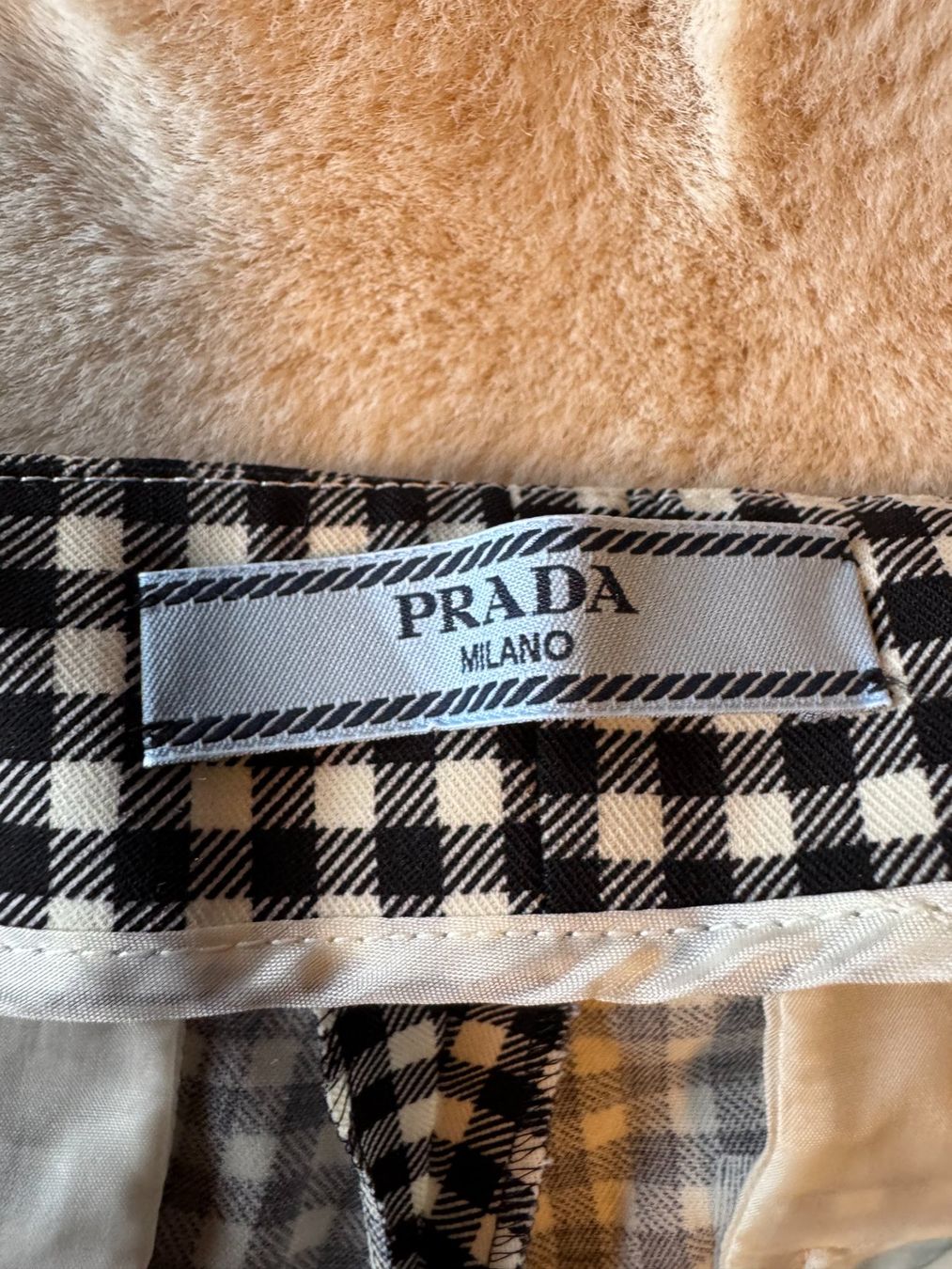 Prada Pantaloni: Prada Checked Trousers – Timeless Elegance – Nuovo e nell'imballaggio originale da Grund b. Gstaad venduto da ReLuxe 5