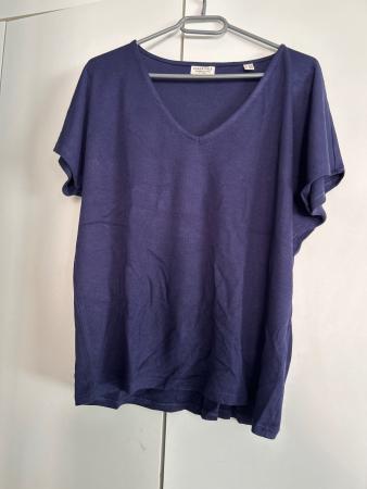 Dunkelblaues T-Shirt  Grösse 40/42 Sommer Top!