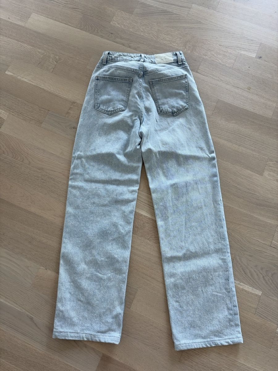 Tally Weijl Jeans: Jeans TW hellblau Grösse 34 – D'occasion à Au ZH par eac_gm25 1