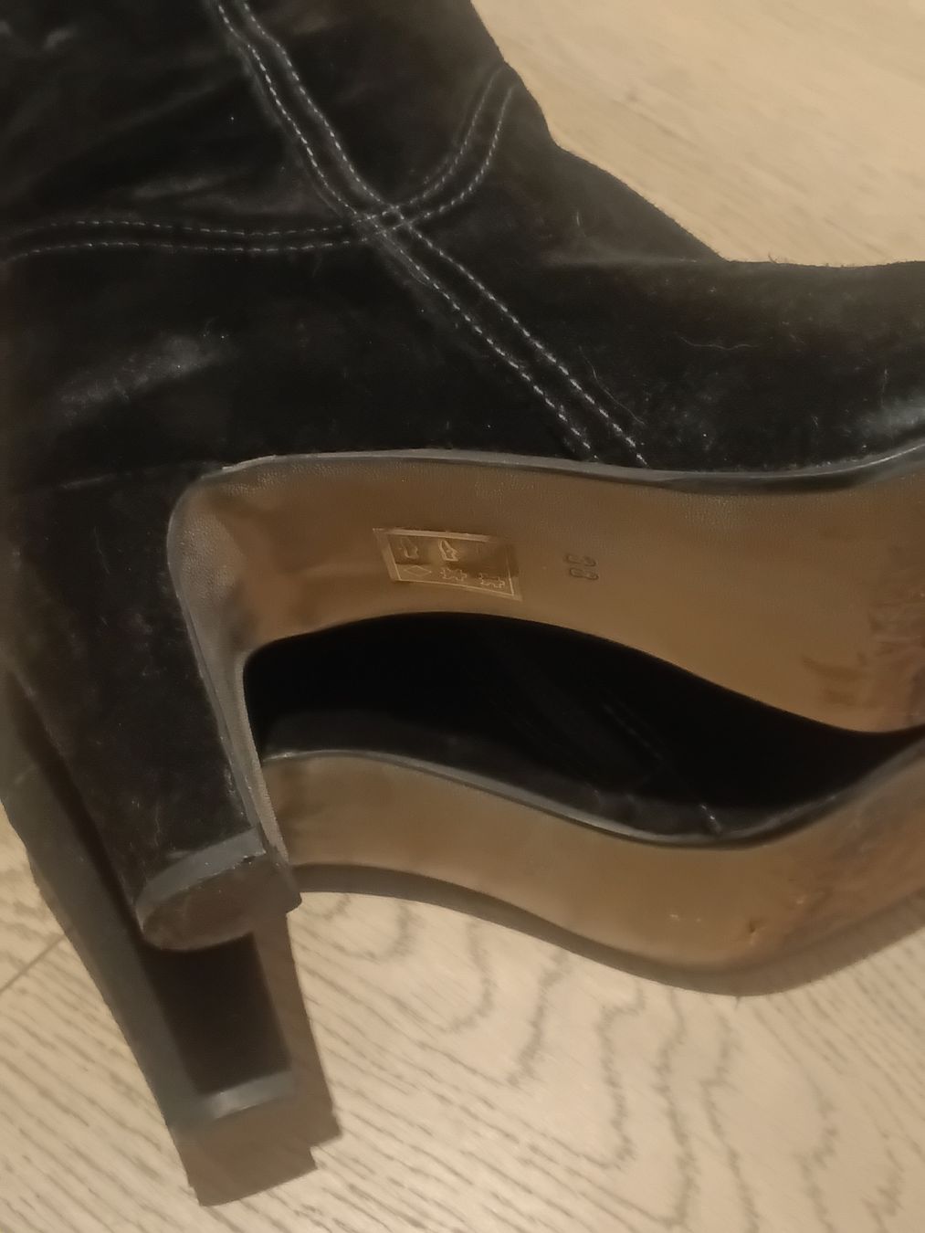 Damenschuhe: Black suede boots, Gr. 38, classy & super elegant! – Gebraucht aus Immensee von Gitter 7