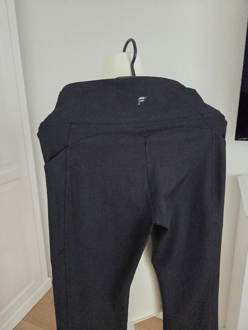 Leggings: ausgestellte Leggings, Grösse S-M, Schwarz – Usato da Bülach venduto da Recherchieren 3