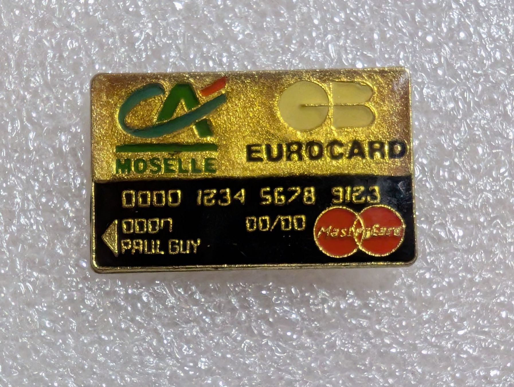Plaketten & Abzeichen: Ansteckpin 153: Eurocard Mastercard – Gebraucht aus Oppligen von Pin-Fall-Shop