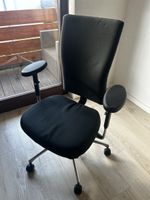 Bürostuhl schwarz mit Armlehnen und Rollen guter Zustand