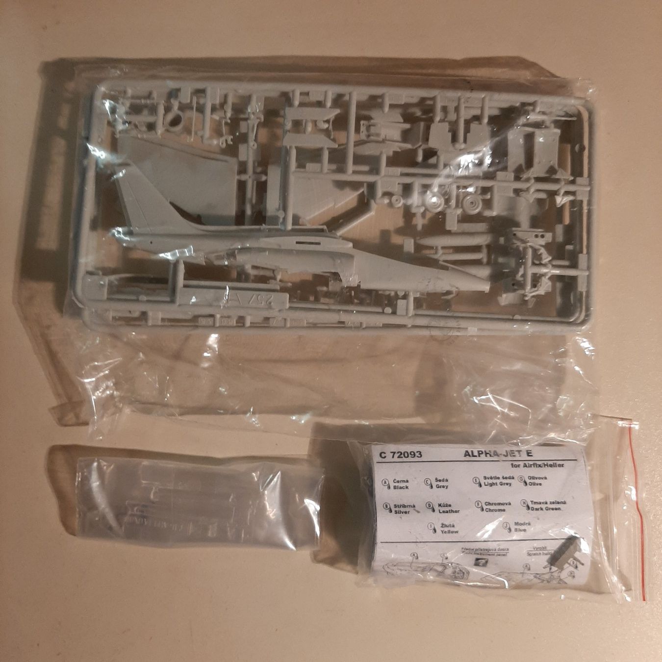Revell Kit di modellismo & Modellini statici: 2236 .. Dassault-Dornier Alpha Jet E .. Revell 03995 + 2 Set – Usato da Bonstetten venduto da Benibanny59 3