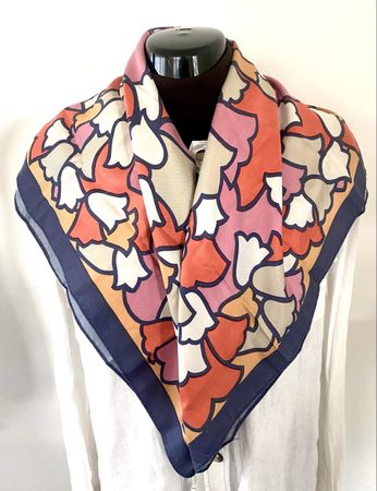 Seiden-Foulard mit floralem Blumenmuster ca. 77 × 80 cm